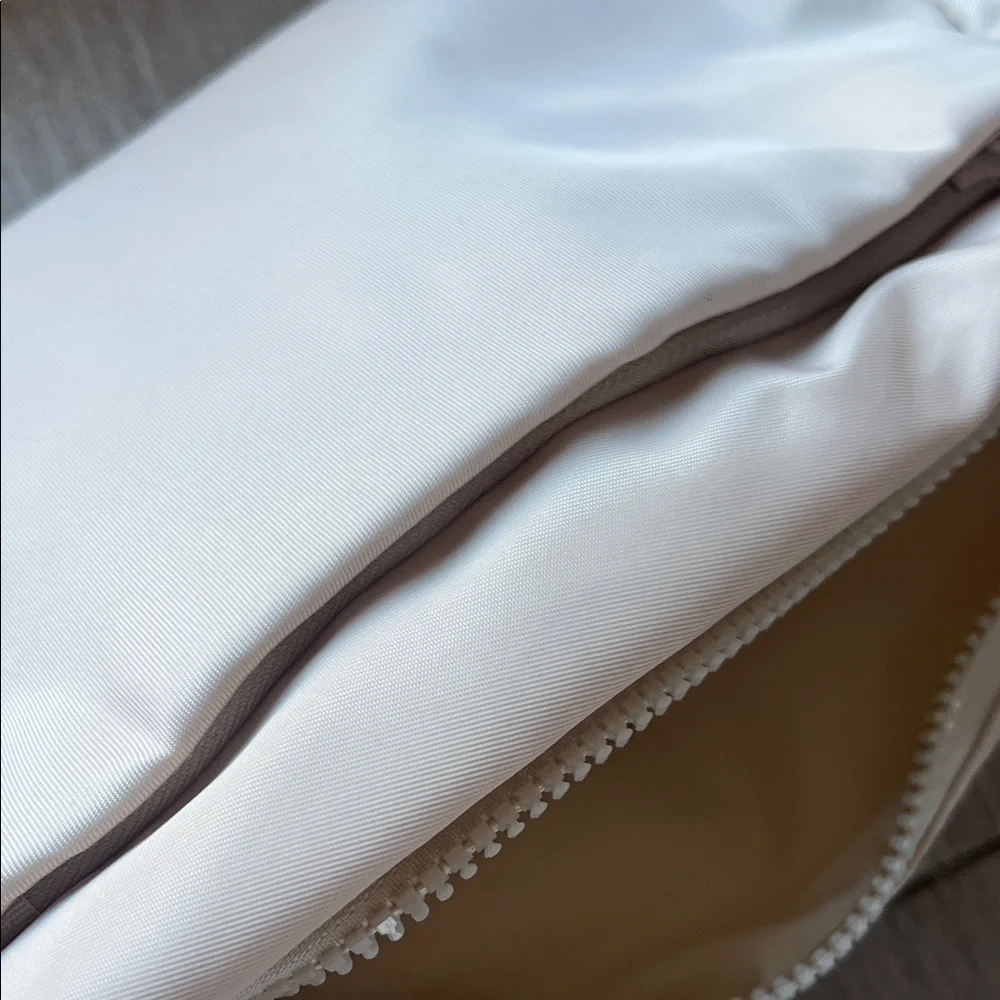 L&R Beige Cosmetic Bag Set